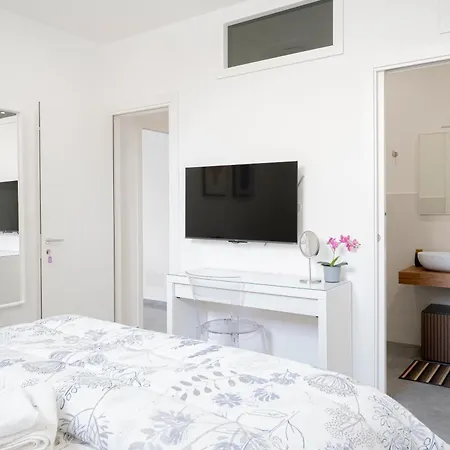 Eos - Elegants & Apartment