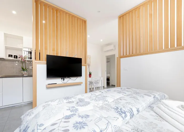 Eos - Elegant & Apartament *