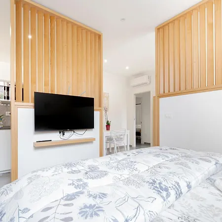 Eos - Elegant & Apartmán *